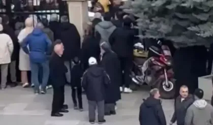 Annesinin cenazesinde dehşet: Ağabey kardeşini camide başından vurarak öldürdü