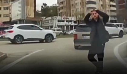 Trafikte yürek ısıtan anlar: Kendisine yol veren sürücüye böyle teşekkür etti