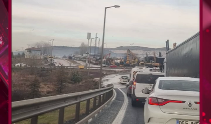 Hurdacılar girişinde altyapı isyanı: Yağmur sonrası trafik kilitlendi