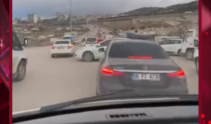 Karşıyaka Mezarlığı 6. kapı girişindeki çalışma uzadı: Trafik çilesi 40 dakikayı buluyor