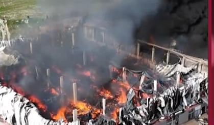 Yenimahalle’de Korkutan Dakikalar! Dev Mobilya Deposu Alevlere Teslim!