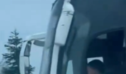 Düzce-Ankara otoyolunda skandal görüntüler! 11 yaşındaki çocuk minibüsle trafiğe çıktı