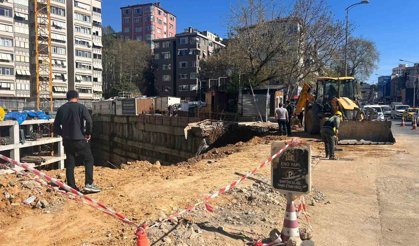 Kadıköy'de korkutan çökme! Fenerbahçe stadyumu yanındaki inşaatta istinat duvarı yıkıldı