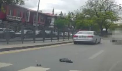 Ankara’da yaya geçidinde korkunç kaza! Otomobilin çarptığı iki kadın metrelerce savruldu!