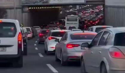 Ankara’daki trafik çilesine isyan eden vatandaştan çağrı: Bir kişilik bile yer yok, gelmeyin!