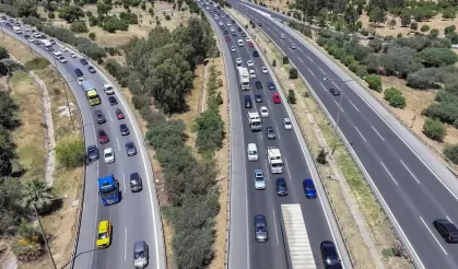 Kurban Bayramı’nın 2. gününde yola çıkacaklara kritik uyarı! Bazı yollarda ulaşım tek şeride düştü