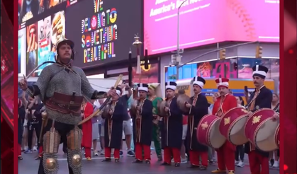 Mehteran Times Meydanı’nda sahne aldı! New York’ta Türk rüzgarı
