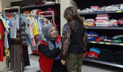 Kahramankazan’da bayram öncesi anlamlı destek: Çocuklara kıyafet ve ayakkabı yardımı yapıldı!