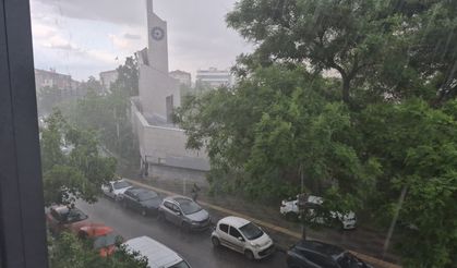 Ankara’da ceviz büyüklüğündeki dolu yağışı hayatı felç etti