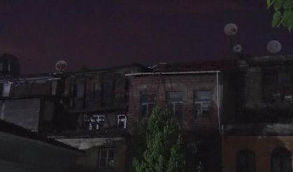 İstanbul'da 400 yıllık handa yangın çıktı! İtfaiyenin müdahalesi faciayı önledi