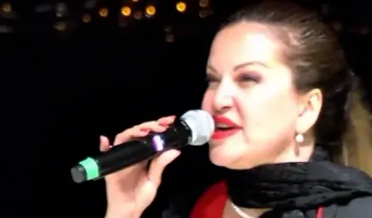 Ezan okunurken müziğin durmasına tepki gösterdi! "Böyle şeyler oluyor bu ülkede"