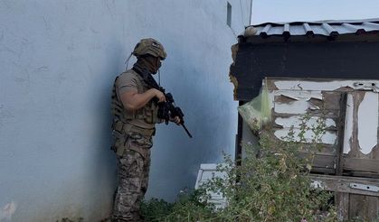 Özel harekat kapıyı koçbaşıyla kırdı: Firari hükümlüden şaşkına çeviren sözler