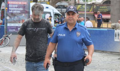 Kayseri'de beton mikserinin pompası patladı: Vatandaşların üzerine harç yağdı.. 5 yaralı