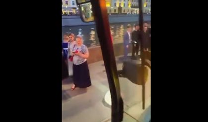 Rusya sokaklarında Ankara havası! Ankaralı Türk kepçeyle gezip müzik dinletti