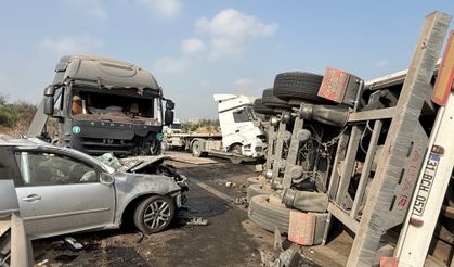 Tarsus’ta tır bariyerleri parçalayıp karşı şeride geçti: Ortalık savaş alanına döndü; 1 ölü, 2 yaralı