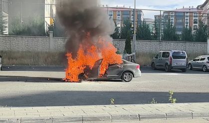 Erzurum’da alev alan otomobilde art arda patlamalar: Araç kullanılamaz hale geldi