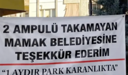 Mamak’ta muhtardan belediyeye pankartlı protesto: “2 ampulü takamayan Mamak Belediyesi’ne teşekkür ederim”