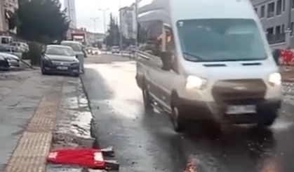 Vatandaş altyapı çalışması için uyarmıştı: Şiddetli yağış sonrası Selçuklu Caddesi’nde asfalt çöktü