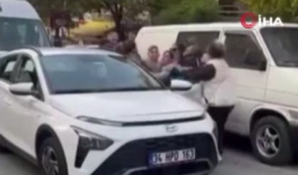 Yol verme tartışmasında ortalık karıştı! Kadın sürücüler böyle birbirine girdi