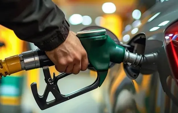 Akaryakıtta yeni zam kapıda: Benzin fiyatları bir kez daha yükseliyor!