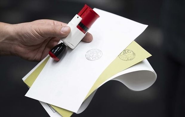 Metropoll'ün anketinden çarpıcı sonuç! Özgür Özel'in kuracağı parti bakın kaçıncı sırada
