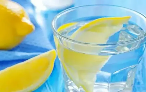 Vücuda adeta format atıyor! İşte her sabah aç karna limonlu su içmenin faydaları