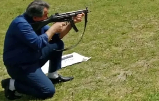 İlçe Millî Eğitim Müdüründen tartışma yaratan fotoğraf: Tepkiler çığ gibi büyüdü