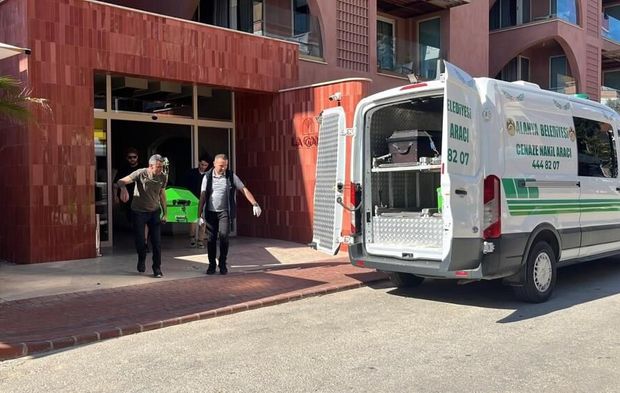 Antalya'da şüpheli ölüm: İsveçli turist otel odasında ölü bulundu!