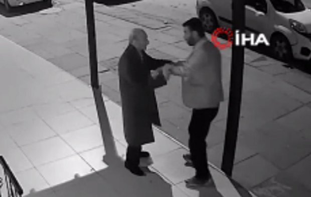 Ankara’da sokak ortasında dehşet anları: Yaşlı adamı darp edip parasını çaldı!