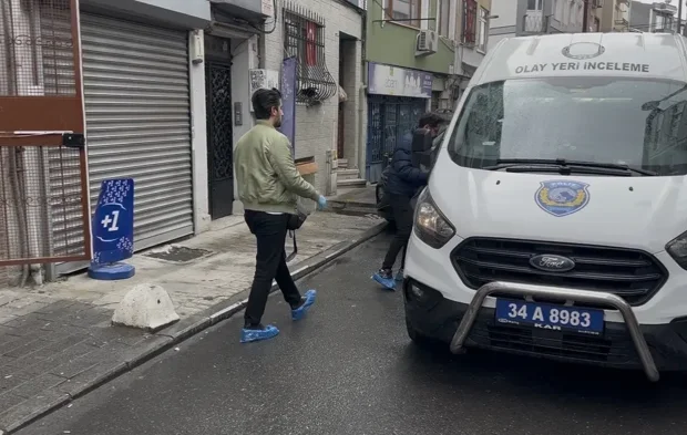 Şişli’de dehşet: Eski sevgilisinin evini basıp bıçakladı