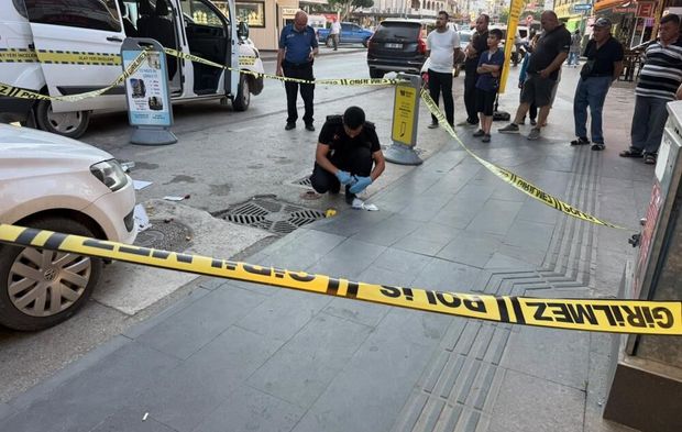 Antalya'da film gibi olay: Doğum günü pastasıyla yürürken kanlar içinde yere yığıldı!