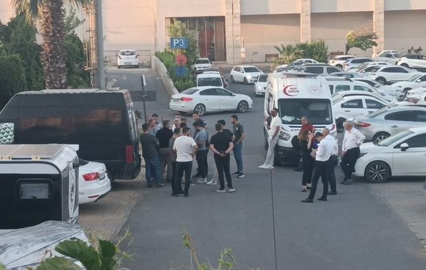 AVM otoparkında korkutan manzara: Bir erkeğin cansız bedeni bulundu!