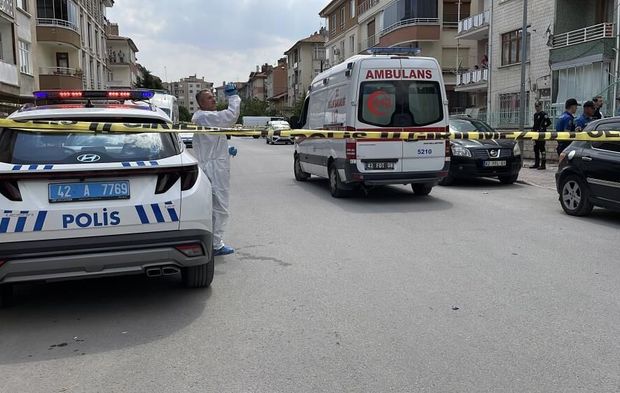 Üvey annesi ve kız kardeşinin boğazlarını keserek öldüren cani yakalandı!
