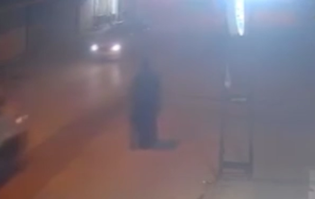 Adana'da film gibi olay! Tanınmamak için çarşaf giyip kurşun yağdırdı