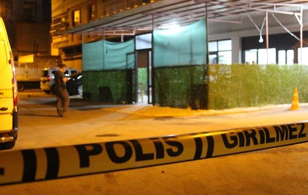 Kahvehane'de dehşet anları! Rastgele ateş açtı, 3 kişiyi yaralayıp kaçtı