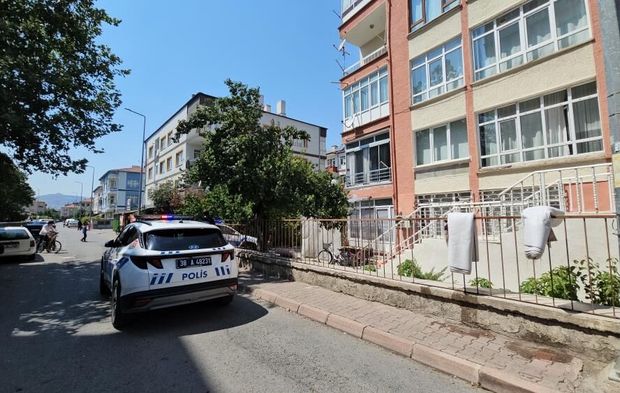 Boşanma aşamasındaki eşini evinin önünde bekledi, tartışmanın ardından bıçakladı!