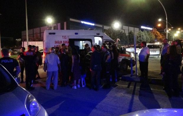 Düğündeki halay tartışması büyüdü! "Elini tuttun" dedi, ortalık savaş alanına döndü