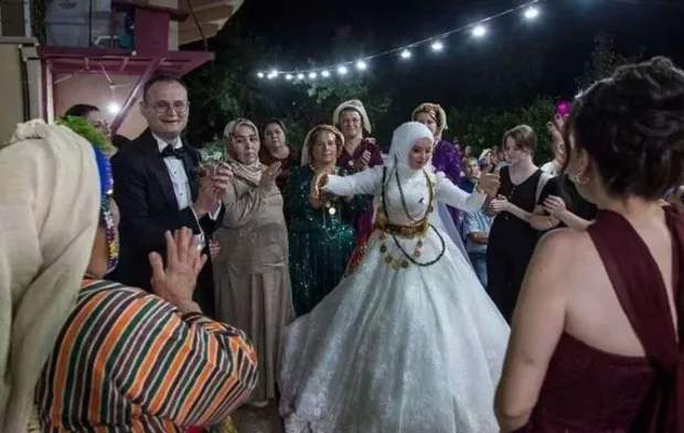 3 Gün 3 Gece Düğün Yaptılar, Sonunda Hayatlarının Şokunu Yaşadılar