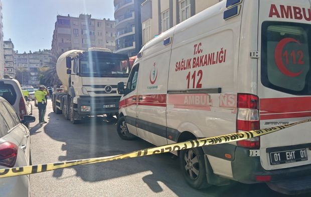 Adana’da beton mikserinin altında kalan kişi hayatını kaybetti