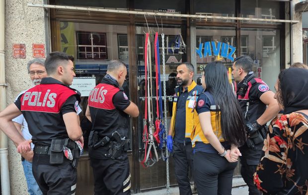 Dükkânda öldüğü sanıldı, ekipler alarma geçti: Gerçek telefonla ortaya çıktı