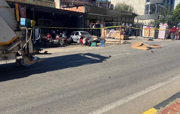 Manisa’da çöp kamyonunun altında kalan 20 yaşındaki genç hayatını kaybetti