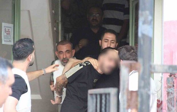 Adana’da firari önce polise ateş açtı ardından el bombasının pimini çekti!
