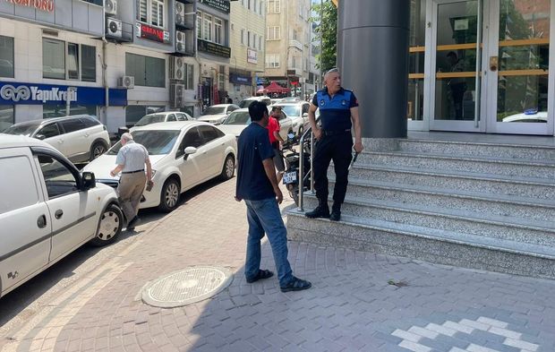 “Çocuğum hasta” diyerek dergi satmak istedi: Eşinin üzerine 2 araç kayıtlı çıktı!
