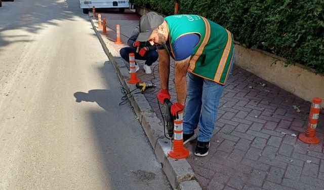 Çankaya Belediyesi, Kaldırımlarda Delinatör Çalışması Başlattı