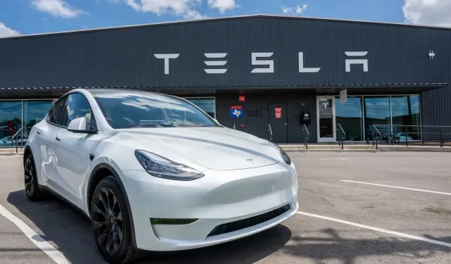 Tesla'ya büyük darbe: 2,4 milyon araç inceleme altında!