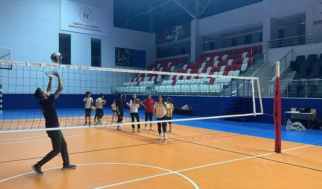 Ankara Çubuk'ta voleybol kursları başladı