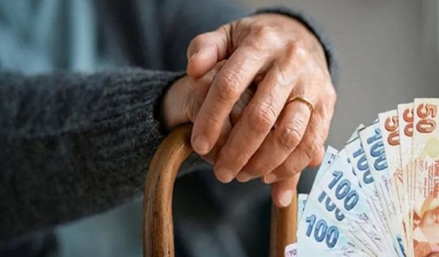 Milyonlarca emekliye bayram müjdesi! İkramiyelerin yatacağı tarih belli oldu!