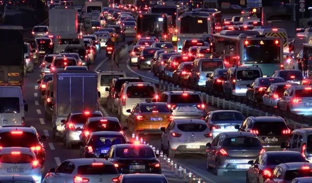 İstanbul trafik polisinden sürücülere emsal ceza: Trafikte kaynak yapanlara af yok!