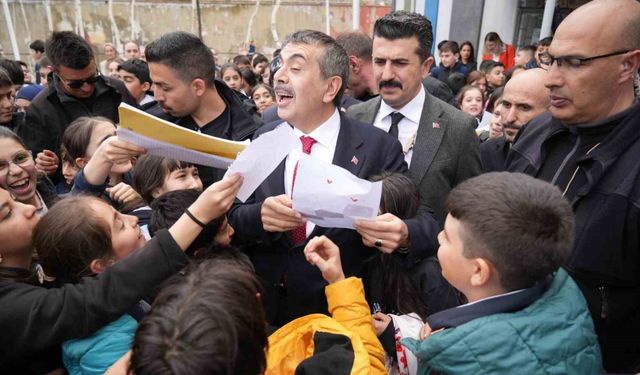 Bakan Tekin: Akademik ve  sportif eğitim mutlaka beraber yürütülmeli