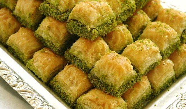 Bayramda tatlıya dikkat: Aşırı şeker bağırsak sağlığını tehdit ediyor!